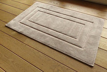 Afbeelding in Gallery-weergave laden, Badtapijt met boord