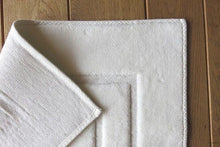 Afbeelding in Gallery-weergave laden, Badtapijt met boord