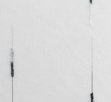 Afbeelding in Gallery-weergave laden, Gordijn wit zwarte lijnen 2 stuks van 70x200cm
