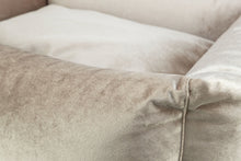 Afbeelding in Gallery-weergave laden, Dierenkussen afneembare hoes luxe Velours 3 kleuren 2 maten
