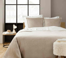 Afbeelding in Gallery-weergave laden, Bedsprei + 2 kussenslopen LUXE velours dubbel sherpa 220x240cm beige of groen
