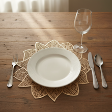 Afbeelding in Gallery-weergave laden, Placemat goud flower 38cm

