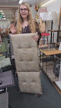 Video laden en afspelen in Gallery-weergave, Stoelkussen 117x49cm PROMO 2 VOOR €35
