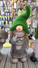 Afbeelding in Gallery-weergave laden, Tuinbeeld gnome met grasmuts H30cm
