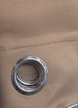 Afbeelding in Gallery-weergave laden, Gordijn beige verduisterend set van 2 135x240cm met ringen
