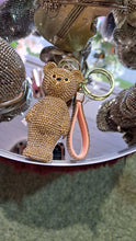 Afbeelding in Gallery-weergave laden, Glitter beer sleutelhanger
