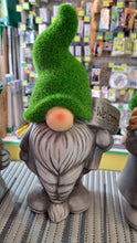 Afbeelding in Gallery-weergave laden, Tuinbeeld gnome met grasmuts H30cm
